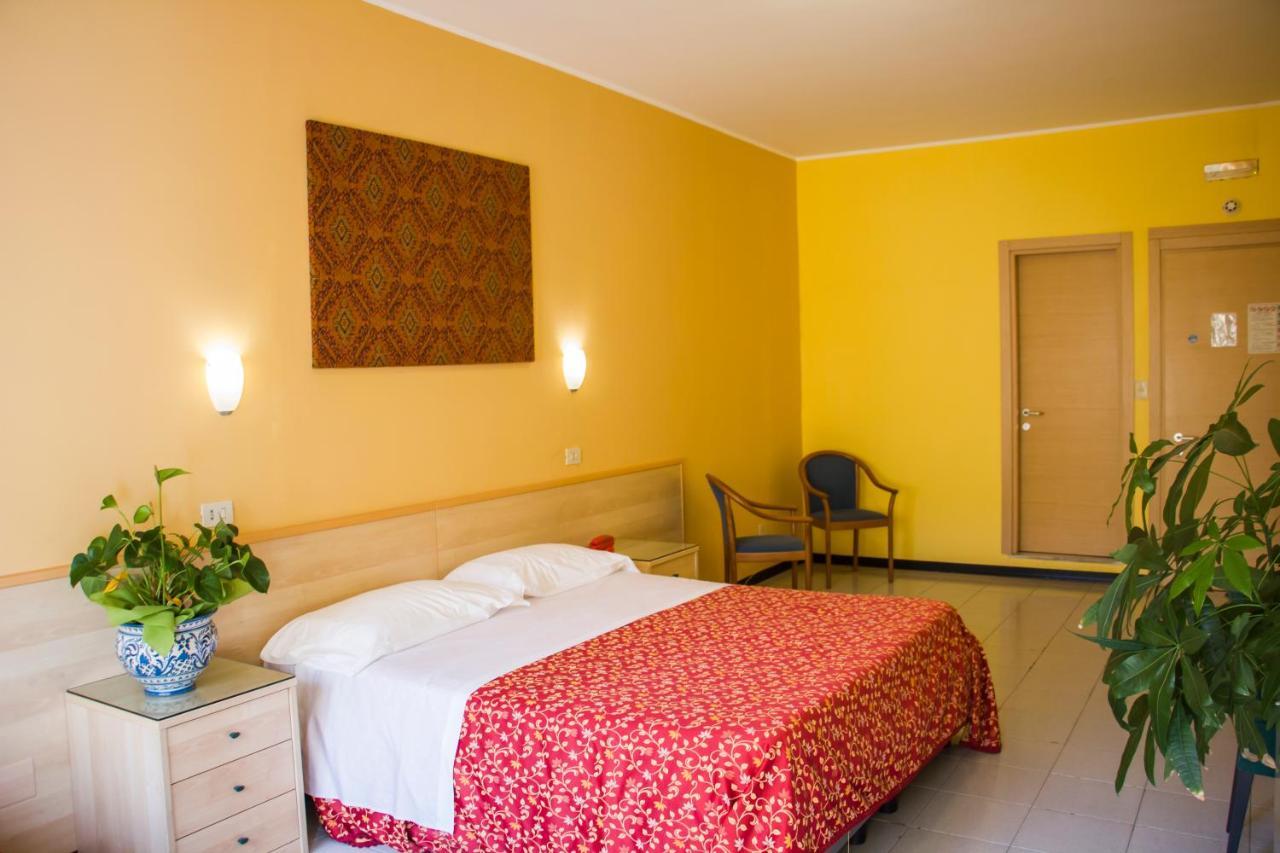 La Piramide Hotel Roccalumera Room photo